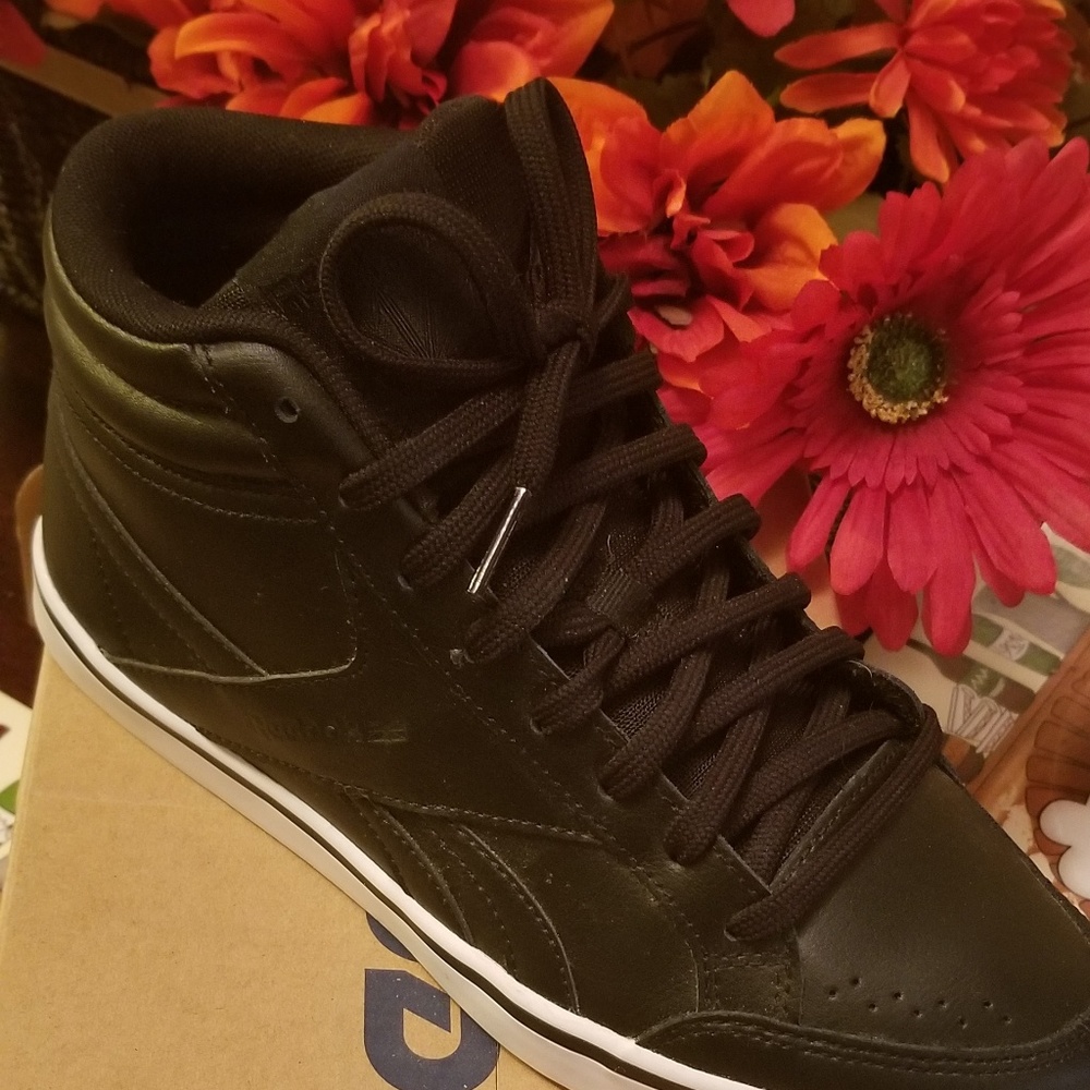 Throwbacks Reebok mid top classics